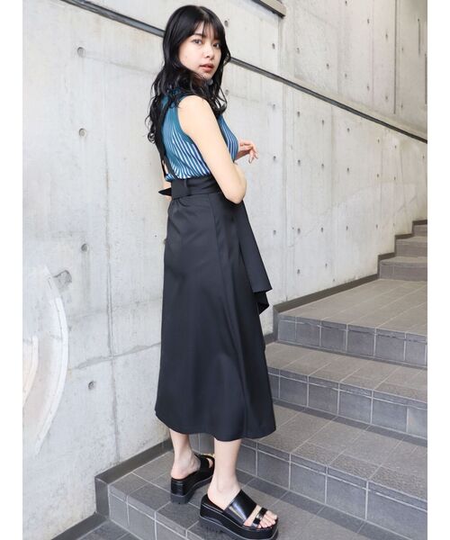 MURUA（ムルーア）の「フリルラップジャンスカ【セット販売対象】（ジャンパースカート・レディース・ブラック/カーキ/アイボリー・1/2）」の5枚目の写真