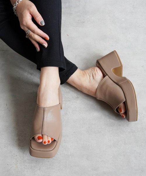 Fabby fabby（ファビィーファビィー）の「スクエア厚底ユニットサンダル（サンダル・レディース・ベージュ/ブラック/オフホワイト/オレンジ・MEDIUM/SMALL/LARGE）」の3枚目の写真