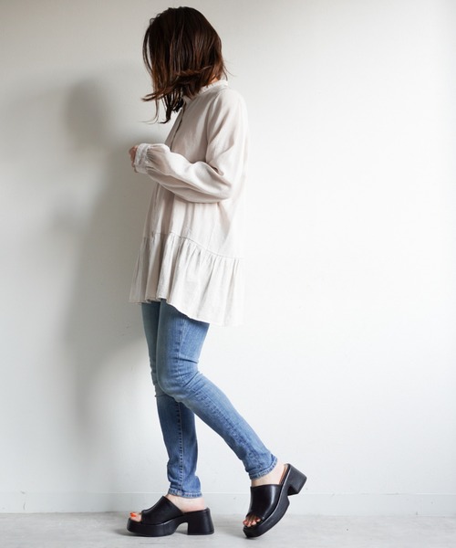 Fabby fabby（ファビィーファビィー）の「スクエア厚底ユニットサンダル（サンダル・レディース・ベージュ/ブラック/オフホワイト/オレンジ・MEDIUM/SMALL/LARGE）」の8枚目の写真