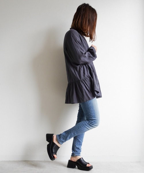 Fabby fabby（ファビィーファビィー）の「スクエア厚底ユニットサンダル（サンダル・レディース・ベージュ/ブラック/オフホワイト/オレンジ・MEDIUM/SMALL/LARGE）」の9枚目の写真