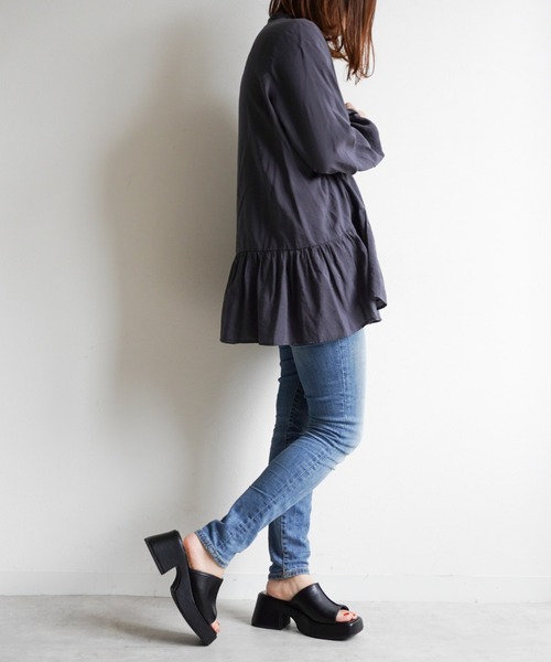 Fabby fabby（ファビィーファビィー）の「スクエア厚底ユニットサンダル（サンダル・レディース・ベージュ/ブラック/オフホワイト/オレンジ・MEDIUM/SMALL/LARGE）」の10枚目の写真