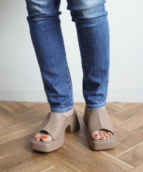 Fabby fabby（ファビィーファビィー）の「スクエア厚底ユニットサンダル（サンダル・レディース・ベージュ/ブラック/オフホワイト/オレンジ・MEDIUM/SMALL/LARGE）」の20枚目の写真