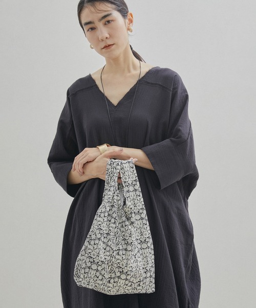 SALON adam et rope'（サロン アダム エ ロペ）の「【LIBERTY】リバティプリントトートバッグ/ハンドバッグ（トートバッグ・レディース・ブラック/ブラウン/ピンク・FREE）」の6枚目の写真