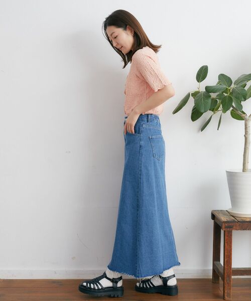 RETRO GIRL(レトロガール)の「スリットデニムナローSK(スカート・レディース・ブルー/ダークブルー・FREE)」の10枚目の写真