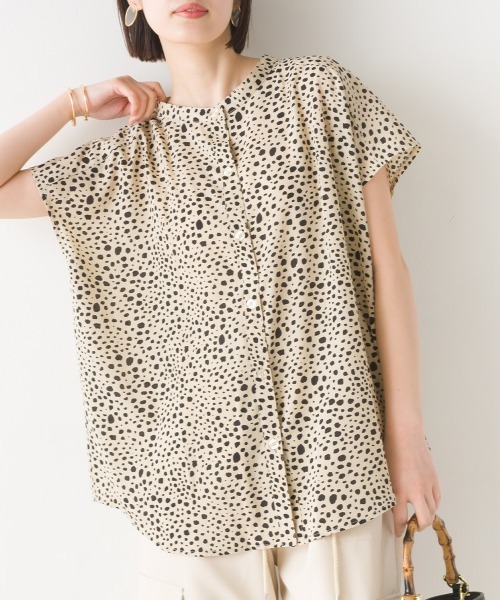 OMNES（オムネス）の「シフォンジョーゼットダルメシアン2WAYフレンチスリーブブラウス（シャツ/ブラウス・レディース・ブラック/ブルー/アイボリー・FREE）」の3枚目の写真