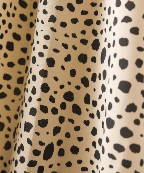 OMNES（オムネス）の「シフォンジョーゼットダルメシアン2WAYフレンチスリーブブラウス（シャツ/ブラウス・レディース・ブラック/ブルー/アイボリー・FREE）」の9枚目の写真