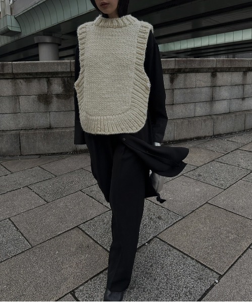 Ameri（アメリ）の「2WAY HAND KNIT VEST（ニット/セーター