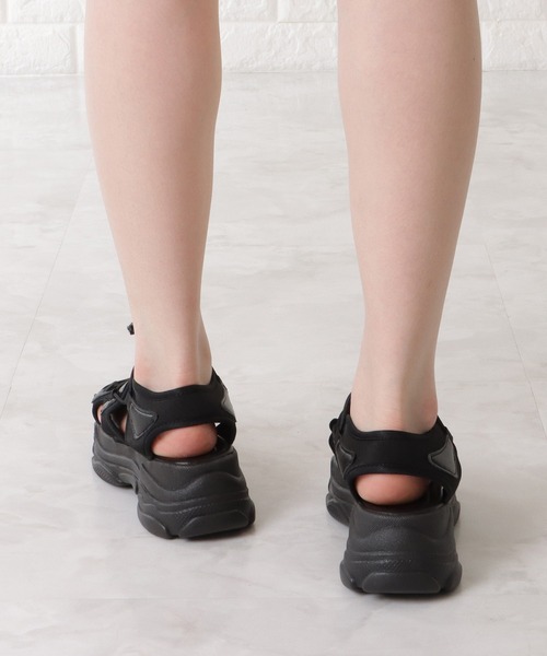 Lace Ladies（レースレディース）の「ナローストラップ付き厚底スニーカーサンダル（サンダル・レディース・ブラック/ブルー/ブラック×ホワイト/ホワイト/ベージュ・22.5/23/23.5/24/24.5/ 25）」の6枚目の写真