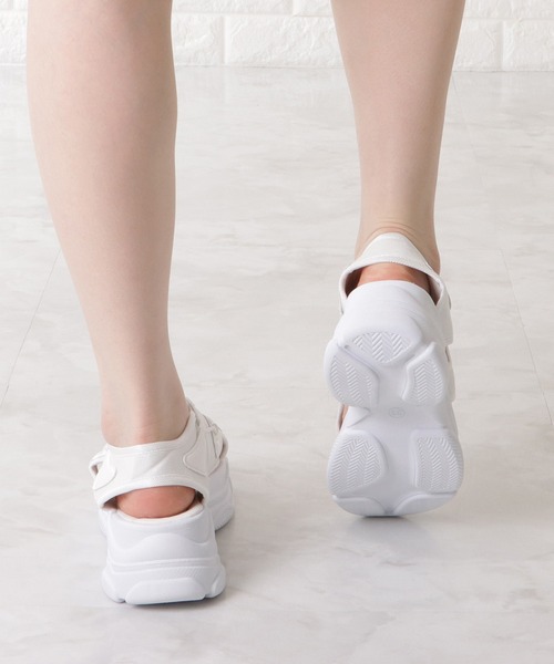 Lace Ladies（レースレディース）の「ナローストラップ付き厚底スニーカーサンダル（サンダル・レディース・ブラック/ブルー/ブラック×ホワイト/ホワイト/ベージュ・22.5/23/23.5/24/24.5/ 25）」の18枚目の写真