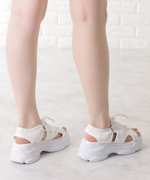 Lace Ladies（レースレディース）の「ナローストラップ付き厚底スニーカーサンダル（サンダル・レディース・ブラック/ブルー/ブラック×ホワイト/ホワイト/ベージュ・22.5/23/23.5/24/24.5/ 25）」の11枚目の写真