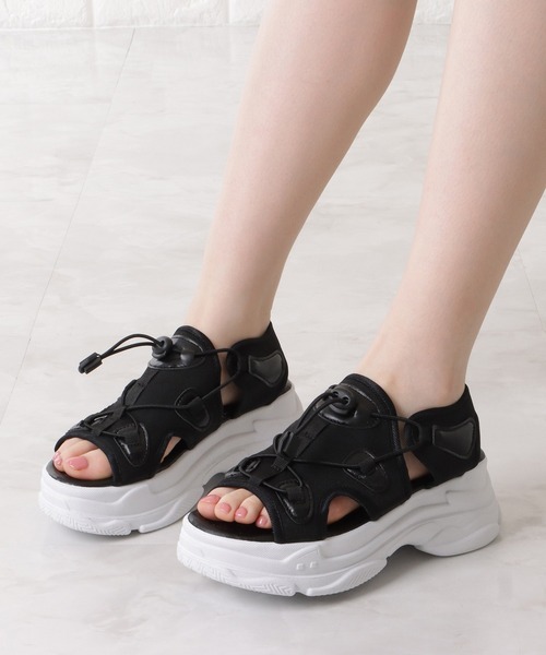 Lace Ladies（レースレディース）の「ナローストラップ付き厚底スニーカーサンダル（サンダル・レディース・ブラック/ブルー/ブラック×ホワイト/ホワイト/ベージュ・22.5/23/23.5/24/24.5/ 25）」の15枚目の写真