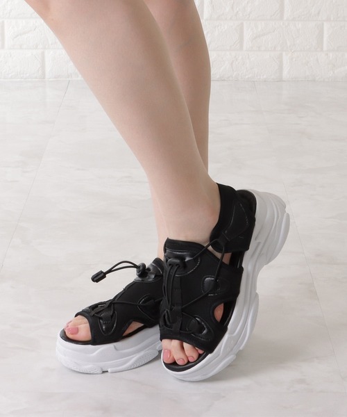 Lace Ladies（レースレディース）の「ナローストラップ付き厚底スニーカーサンダル（サンダル・レディース・ブラック/ブルー/ブラック×ホワイト/ホワイト/ベージュ・22.5/23/23.5/24/24.5/ 25）」の8枚目の写真