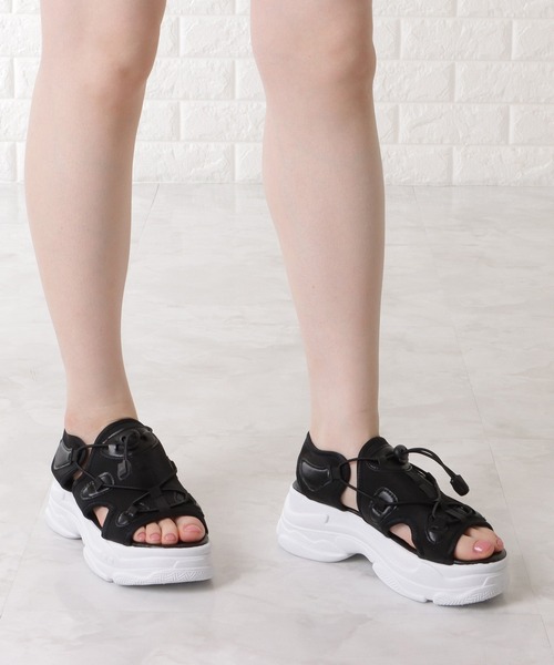 Lace Ladies（レースレディース）の「ナローストラップ付き厚底スニーカーサンダル（サンダル・レディース・ブラック/ブルー/ブラック×ホワイト/ホワイト/ベージュ・22.5/23/23.5/24/24.5/ 25）」の16枚目の写真