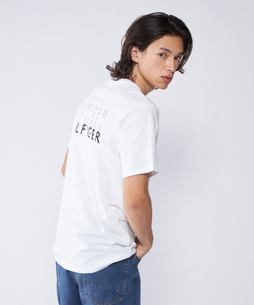 TOMMY HILFIGER(トミーヒルフィガー)の「HILFIGERバックプリントTシャツ(Tシャツ/カットソー・メンズ・ネイビー/ベージュ/ホワイト/ブラック・LARGE/MEDIUM/SMALL/X-LARGE)」の13枚目の写真