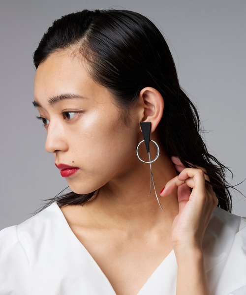 Narcissus(ナルシス)の「【blueta1】サンカク(イヤリング・レディース・ブラック・ONE SIZE)」の5枚目の写真