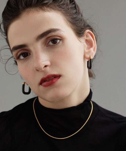 CENE(セネ)の「【CENE】セネ/フォルムピアス(ピアス(両耳用)・レディース・ブラック/グリーン/ホワイト/レッド・FREE)」の6枚目の写真