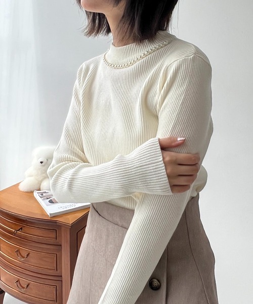 AS KNOW AS plus（アズノゥアズプラス）の「☆BASICリブハイネックニットプルオーバー（ニット/セーター・レディース・ホワイト系/ブラック系/ベージュ系/グリーン系その他/グレイッシュブルー/ブラック/グレイッシュベージュ/オフホワイト/グリーン系その他2/レッド系その他3/グリーン系その他3・FREE）」の3枚目の写真