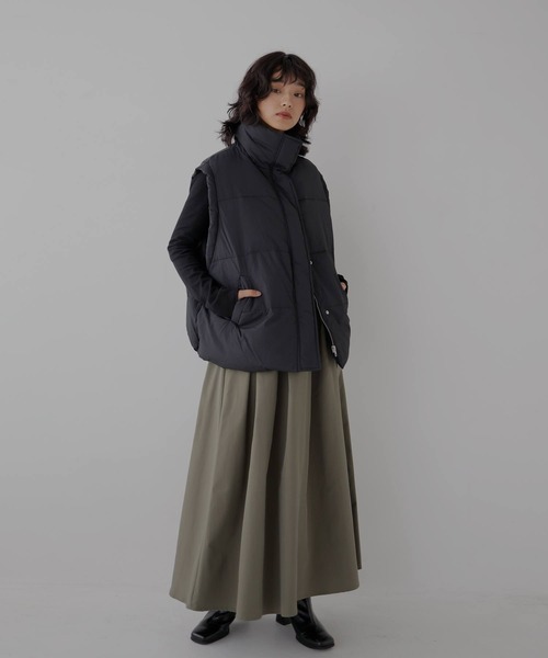 hellam(へラム)の「スタンドカラーダウンベスト(ダウンベスト・レディース・ブラック/アイボリー/チャコールグレー・FREE)」の8枚目の写真