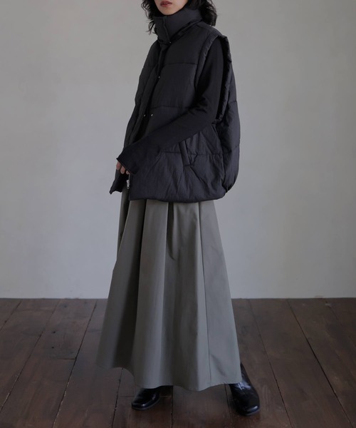 hellam(へラム)の「スタンドカラーダウンベスト(ダウンベスト・レディース・ブラック/アイボリー/チャコールグレー・FREE)」の10枚目の写真