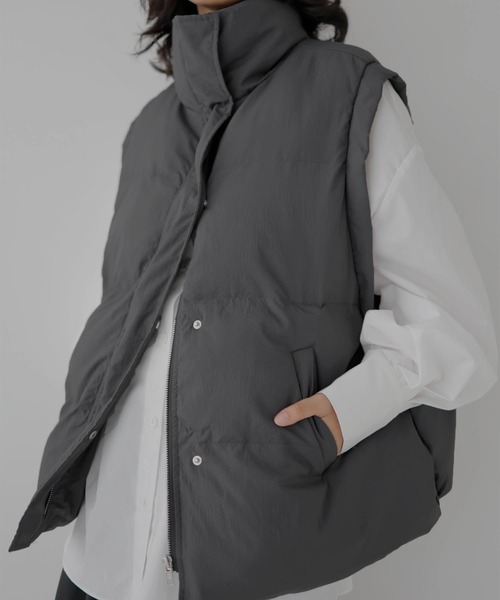 hellam(へラム)の「スタンドカラーダウンベスト(ダウンベスト・レディース・ブラック/アイボリー/チャコールグレー・FREE)」の11枚目の写真