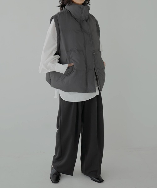 hellam(へラム)の「スタンドカラーダウンベスト(ダウンベスト・レディース・ブラック/アイボリー/チャコールグレー・FREE)」の15枚目の写真