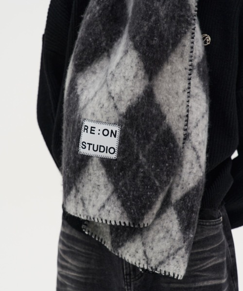 REON STUDIO（レオンスタジオ）の「韓国ブランド RE:ON STUDIO レオンスタジオ EMBROIDERY CHECK MUFFLER ステッチ チェックマフラー ボリューム マフラー アーガイル柄 マフラー 防寒グッズ 韓国ファッション（マフラー・メンズ・ブルー/ブラウン/ブラック/グリーン・ONE SIZE）」の9枚目の写真