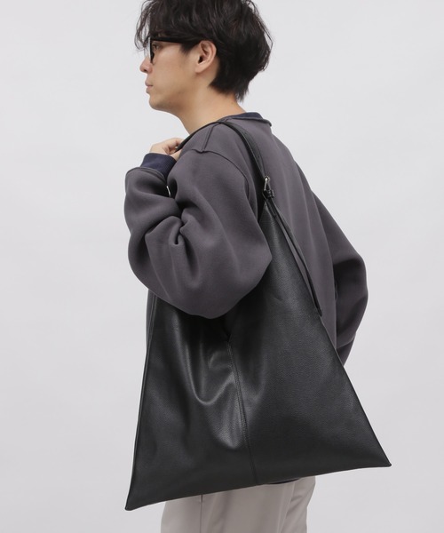 LAKOLE(ラコレ)の「トライアングルベルト付きトートバッグ / 969633(トートバッグ・メンズ・ブラック/アイボリー/チャコール・FREE)」の2枚目の写真