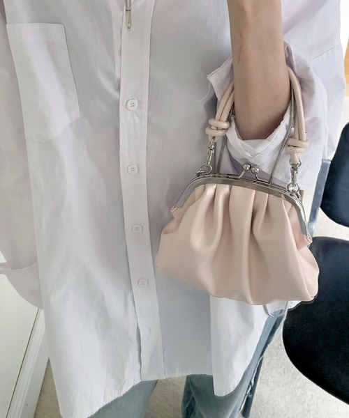 florist(フローリスト)の「【2WAY/3WAY】シャイニングレザーがま口ハンドバッグ/ショルダーバッグ(ハンドバッグ・レディース・ホワイト/ピンク・FREE)」の4枚目の写真