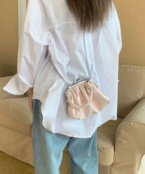 florist(フローリスト)の「【2WAY/3WAY】シャイニングレザーがま口ハンドバッグ/ショルダーバッグ(ハンドバッグ・レディース・ホワイト/ピンク・FREE)」の3枚目の写真