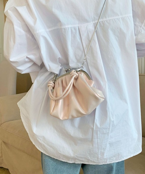 florist(フローリスト)の「【2WAY/3WAY】シャイニングレザーがま口ハンドバッグ/ショルダーバッグ(ハンドバッグ・レディース・ホワイト/ピンク・FREE)」の5枚目の写真