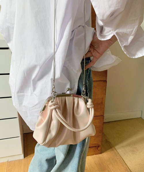 florist(フローリスト)の「【2WAY/3WAY】シャイニングレザーがま口ハンドバッグ/ショルダーバッグ(ハンドバッグ・レディース・ホワイト/ピンク・FREE)」の10枚目の写真