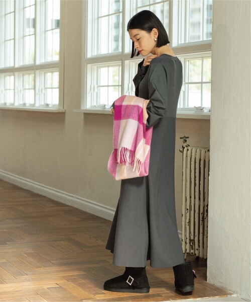 OPAQUE.CLIP(オペークドットクリップ)の「◆ビジュー付きフェイクムートンブーツ(ブーツ・レディース・サンドベージュ/ブラック・02/03)」の5枚目の写真