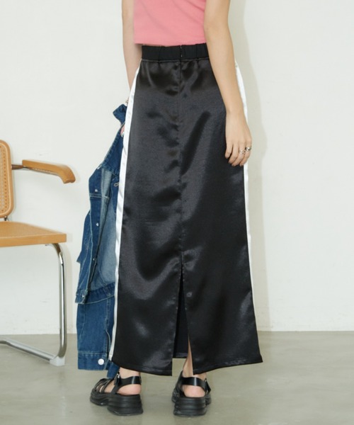 Auntie Rosa Holiday（アンティローザホリデー）の「サテントラックロングスカート / サイズ展開あり（スカート・レディース・シルバー/ブラック・MEDIUM/SMALL）」の10枚目の写真