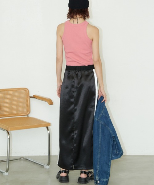 Auntie Rosa Holiday（アンティローザホリデー）の「サテントラックロングスカート / サイズ展開あり（スカート・レディース・シルバー/ブラック・MEDIUM/SMALL）」の15枚目の写真