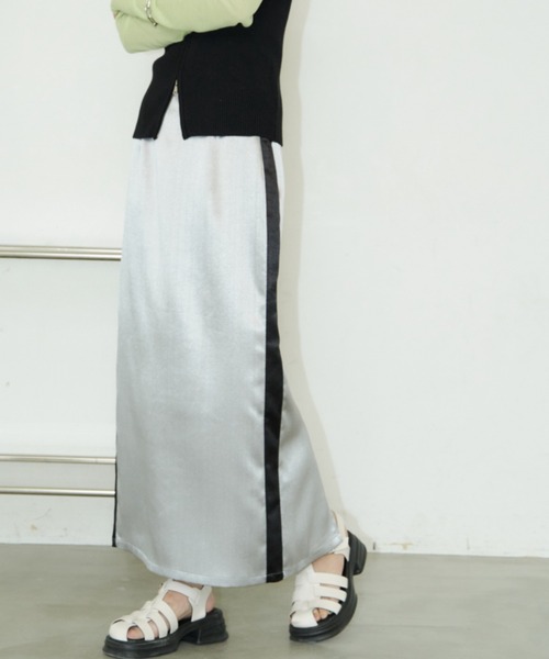 Auntie Rosa Holiday（アンティローザホリデー）の「サテントラックロングスカート / サイズ展開あり（スカート・レディース・シルバー/ブラック・MEDIUM/SMALL）」の16枚目の写真