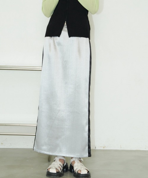 Auntie Rosa Holiday（アンティローザホリデー）の「サテントラックロングスカート / サイズ展開あり（スカート・レディース・シルバー/ブラック・MEDIUM/SMALL）」の17枚目の写真