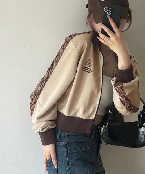 mily bilet（ミウィビレット）の「【mily bilet】女子っぽストリート♪サイドジャガードテープ胸刺繍ショートトラックジャケット（ブルゾン・レディース・ネイビー/アイボリー/ブラック/チャコールグレー/ベージュ・SMALL/MEDIUM/LARGE/X-LARGE）」の22枚目の写真