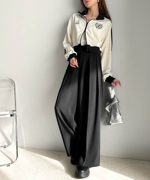 mily bilet（ミウィビレット）の「【mily bilet】女子っぽストリート♪サイドジャガードテープ胸刺繍ショートトラックジャケット（ブルゾン・レディース・ネイビー/アイボリー/ブラック/チャコールグレー/ベージュ・SMALL/MEDIUM/LARGE/X-LARGE）」の12枚目の写真