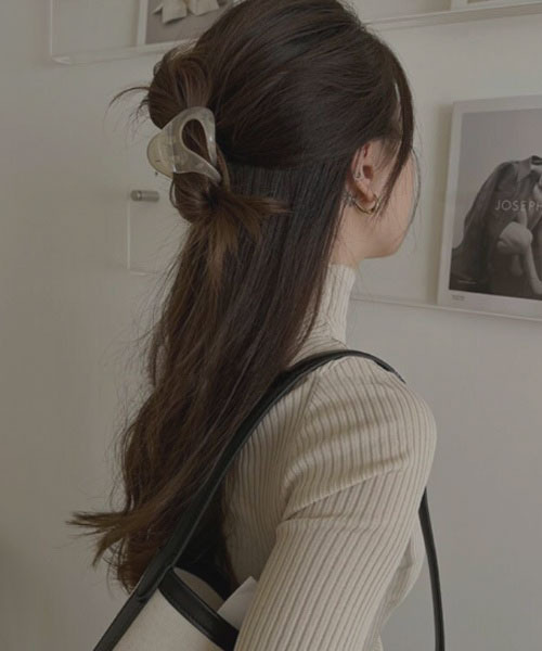 TONE SELECT GOODS（トーンセレクトグッズ）の「【resonance】ニュアンスカラー クリア バンスクリップ（バレッタ/ヘアクリップ・レディース・ブラック/オリーブ系/ブラウン系1/ベージュ系/ブラウン系・FREE）」の4枚目の写真