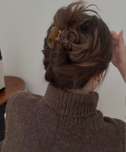 TONE SELECT GOODS（トーンセレクトグッズ）の「【resonance】ニュアンスカラー クリア バンスクリップ（バレッタ/ヘアクリップ・レディース・ブラック/オリーブ系/ブラウン系1/ベージュ系/ブラウン系・FREE）」の6枚目の写真