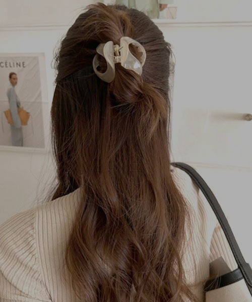 TONE SELECT GOODS（トーンセレクトグッズ）の「【resonance】ニュアンスカラー クリア バンスクリップ（バレッタ/ヘアクリップ・レディース・ブラック/オリーブ系/ブラウン系1/ベージュ系/ブラウン系・FREE）」の7枚目の写真