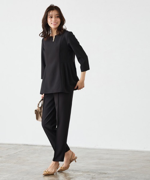 Pierrot（ピエロ）の「キーネックパールブラウスセットアップ（セットアップ・レディース・ホワイト×ブラック/グレー/ネイビー/ブラック・L/M/S/PM）」の3枚目の写真