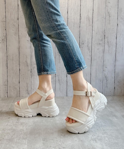 Noubel Voug Relax(ヌーベルヴォーグリラックス)の「極厚ボリュームソールストラップスポーツサンダル(サンダル・レディース・ホワイト/ブラック・S/LL/L/M)」の2枚目の写真