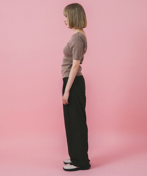 mimi toujours(ミミトゥジュール)の「バック オープン リブ トップス mimi toujours×nono(Tシャツ/カットソー・レディース・モカ/グレイッシュベージュ/ホワイト・M)」の4枚目の写真