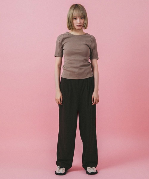 mimi toujours(ミミトゥジュール)の「バック オープン リブ トップス mimi toujours×nono(Tシャツ/カットソー・レディース・モカ/グレイッシュベージュ/ホワイト・M)」の6枚目の写真