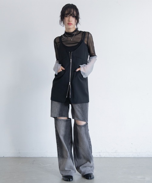 VACANCY(ヴァカンシー)の「ZIPラインキャミチュニックビスチェ(ベスト・レディース・グレー/ブラック・FREE)」の11枚目の写真