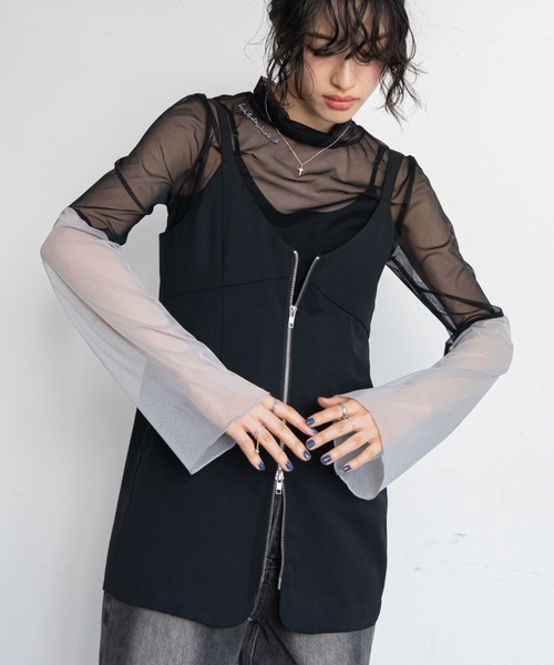 VACANCY(ヴァカンシー)の「ZIPラインキャミチュニックビスチェ(ベスト・レディース・グレー/ブラック・FREE)」の4枚目の写真