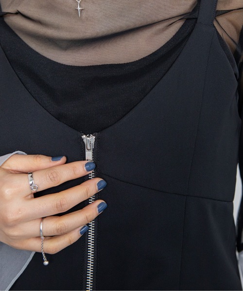 VACANCY(ヴァカンシー)の「ZIPラインキャミチュニックビスチェ(ベスト・レディース・グレー/ブラック・FREE)」の5枚目の写真