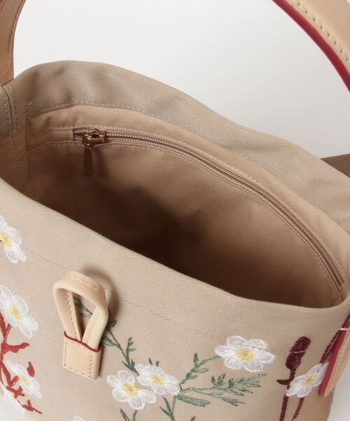 LONGCHAMP（ロンシャン）の「Roseau XS バケットバッグ（ショルダーバッグ・レディース・ベージュ・FREE）」の4枚目の写真