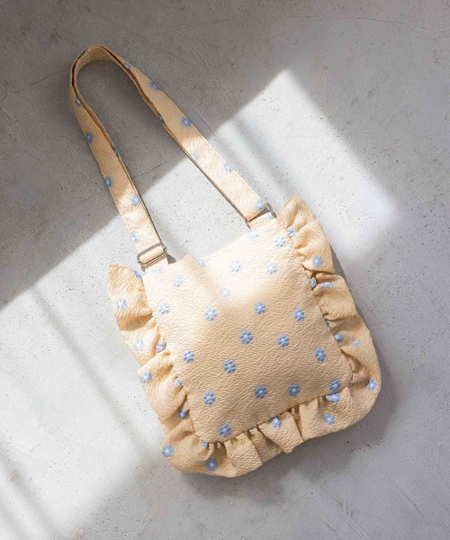 LOWRYS FARM（ローリーズファーム）の「フリルミニショルダーバック 996856（ショルダーバッグ・レディース・ブラック/シルバー/ベージュ/その他/アイボリー/ブルー・FREE）」の3枚目の写真